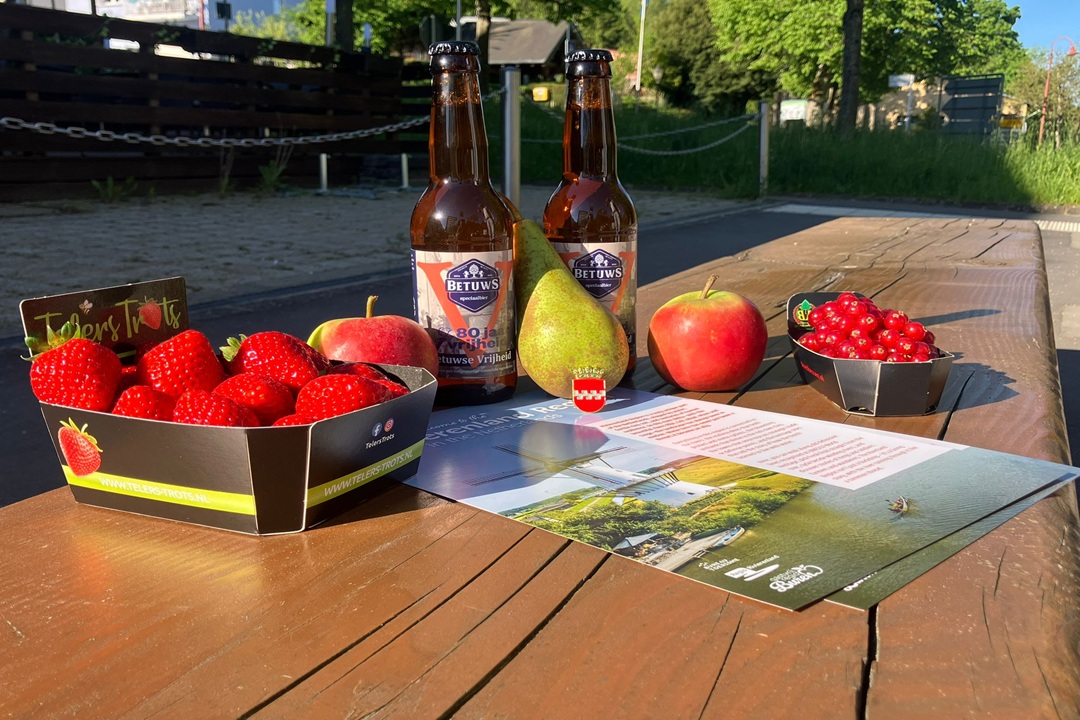 PCG Buren ondersteunt lokale ondernemers Engelstalige flyers Rivierenland